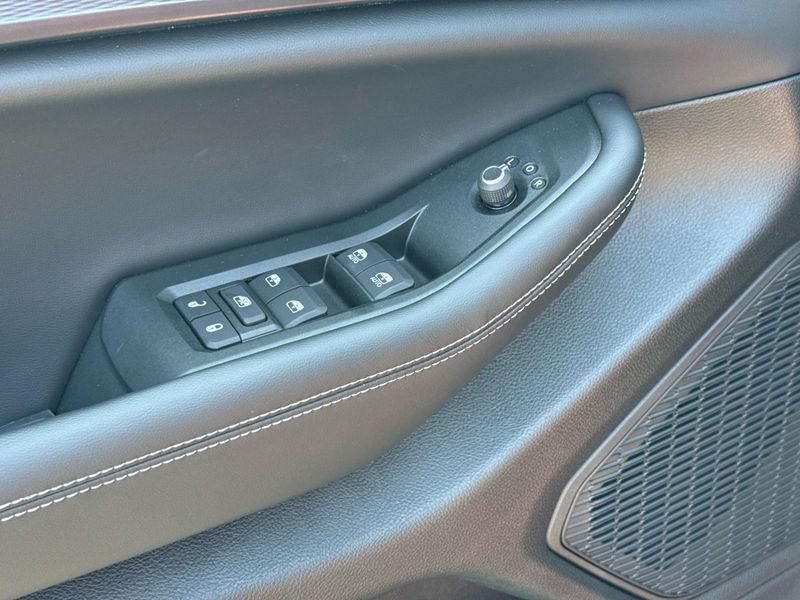 New 2026 Jeep Grand Cherokee L Laredo X 4x2