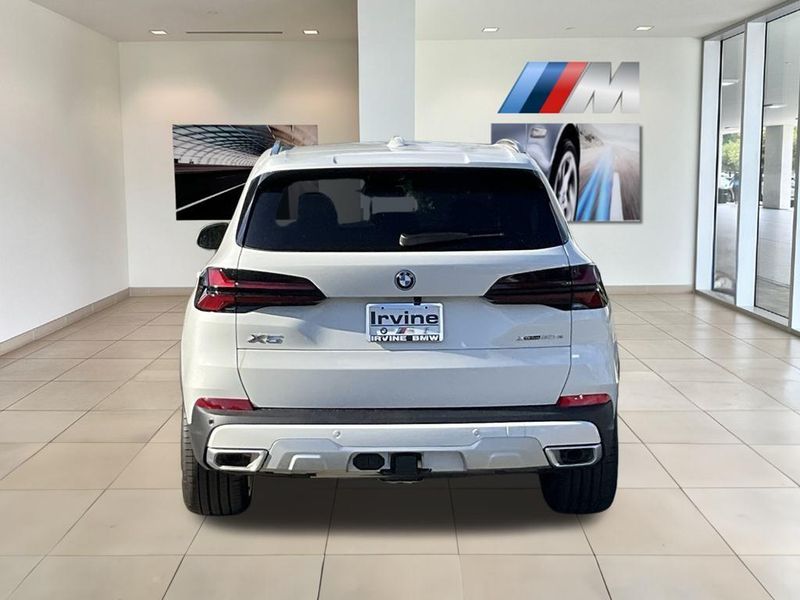 2025 BMW X5 xDrive50eImage 7
