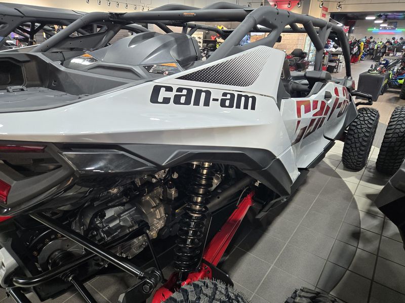 2025 Can-Am MAVERICK R MAX 999T DCT CATALYST GREY AND LEGION REDImage 11