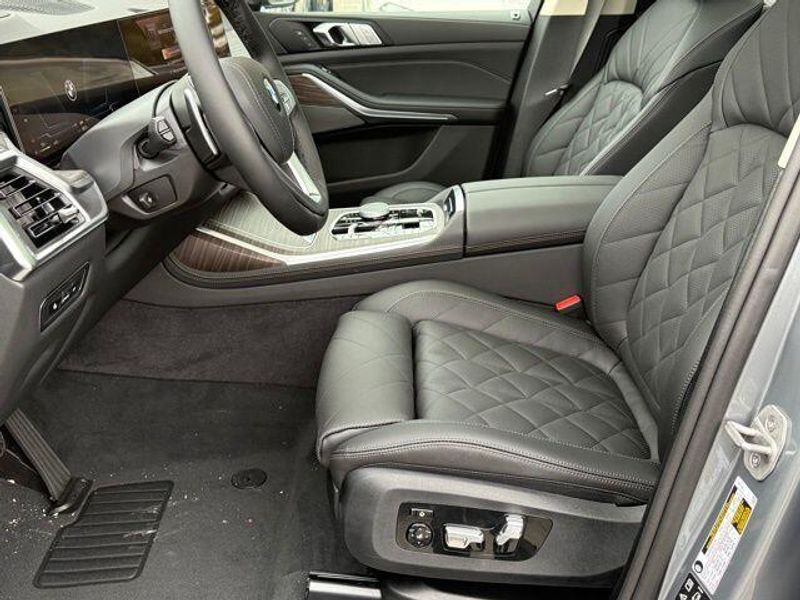 New 2026 BMW X7 xDrive40iImage 17