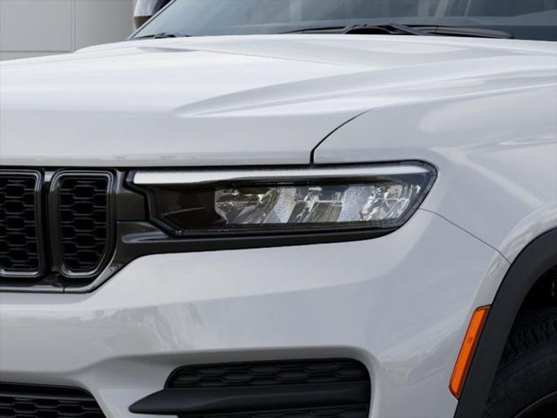 2025 Jeep Grand Cherokee Altitude photo 3