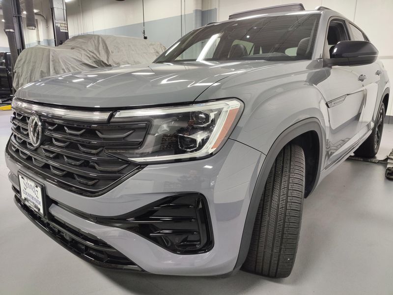 Used 2025 Volkswagen Atlas Cross Sport SEL R-Line Black AWD w/Sunroof/NavImage 10