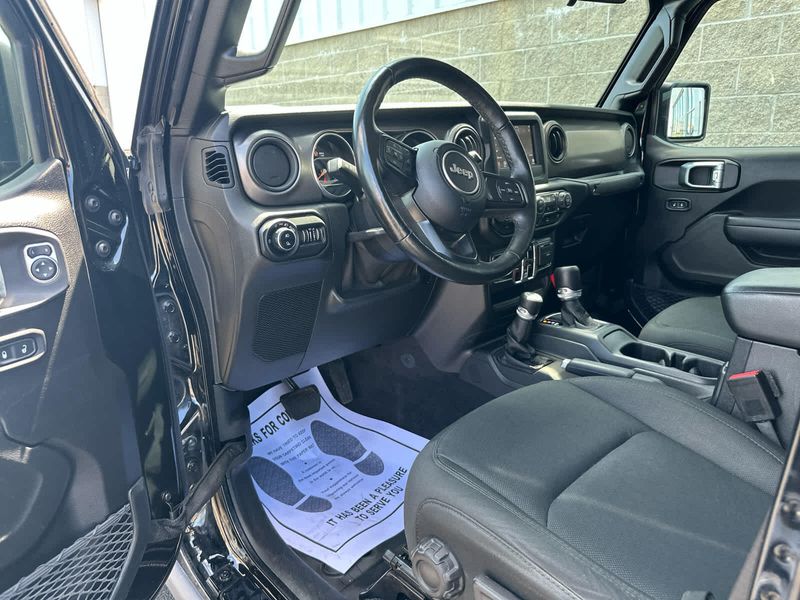 2021 Jeep Gladiator Willys photo 28