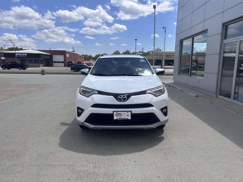 2016 Toyota RAV4 SEImage 3