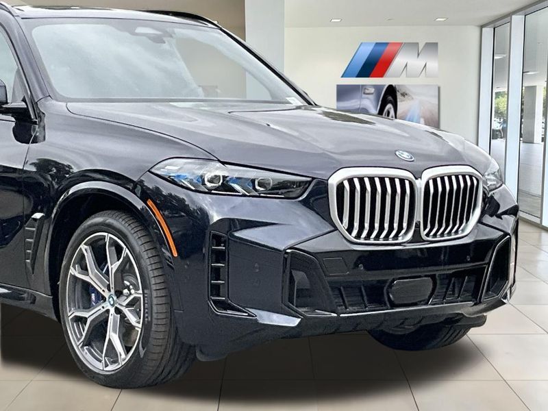 2025 BMW X5 xDrive50eImage 10