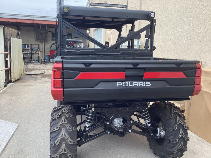 2025 Polaris RANGER CREW XP 1000 PREMIUM SUNSET REDImage 15