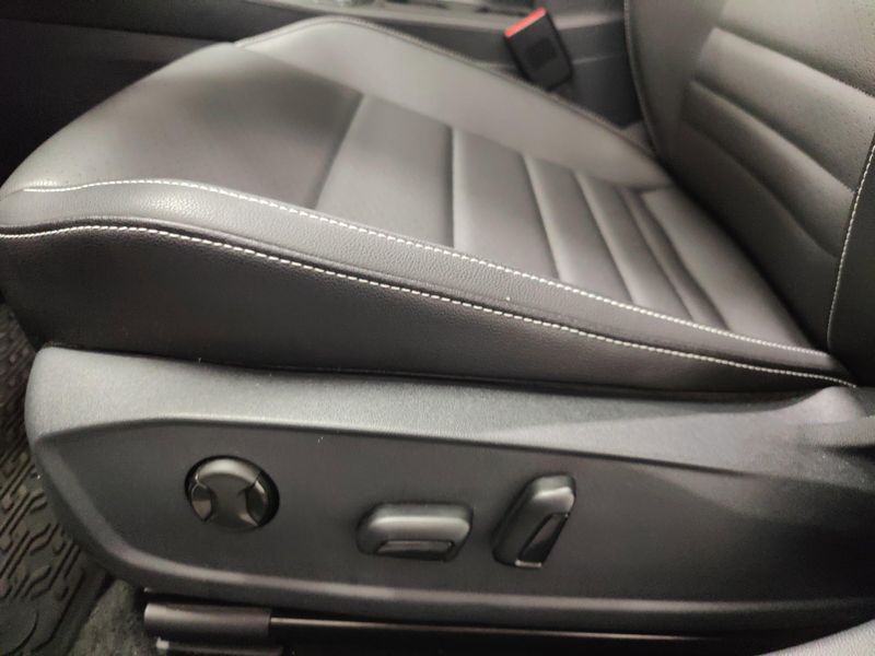Used 2024 Volkswagen Jetta SE w/SunroofImage 14