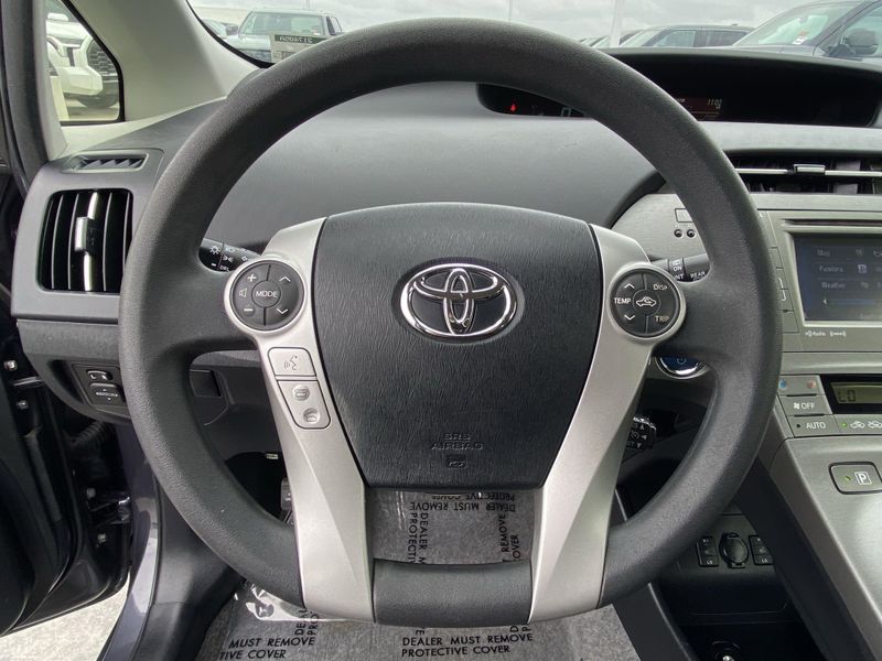 2014 Toyota Prius Plug-In BaseImage 25