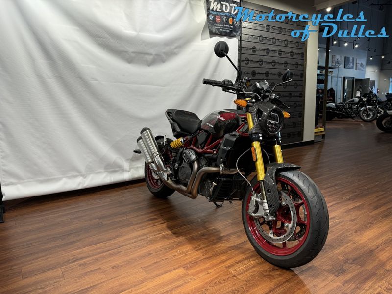 2024 Indian Motorcycle FTR Carbon R  in a Carbon Fiber exterior color. Motorcycles of Dulles 571.934.4450 motorcyclesofdulles.com 