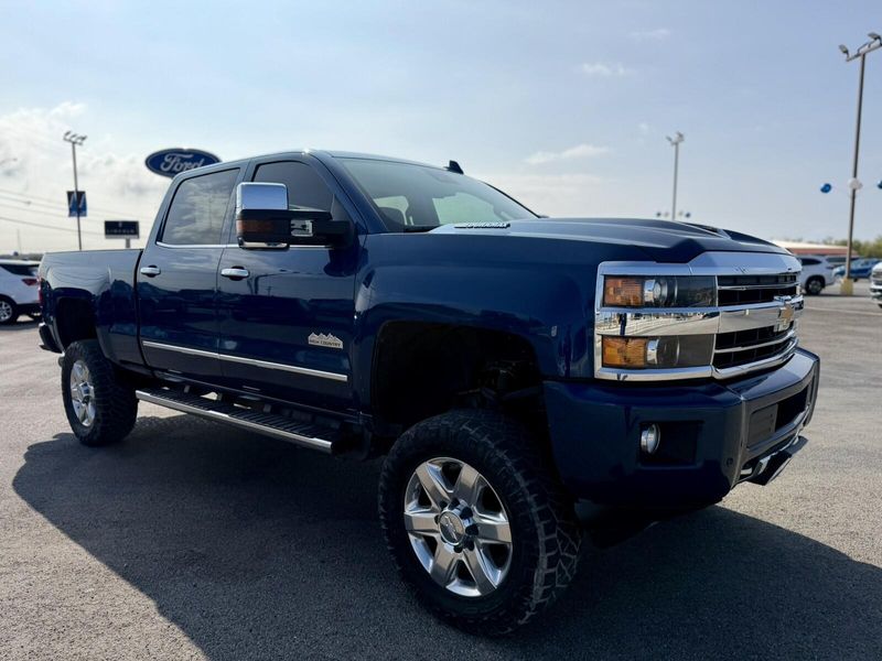 2019 Chevrolet Silverado 2500HD High Country photo 2