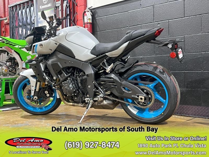 2025 Yamaha MT-10 Image 2