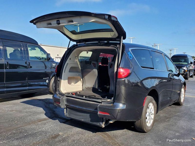 Used 2023 Chrysler Voyager LXImage 14