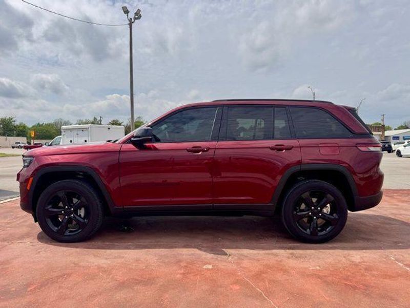 Used 2025 Jeep Grand Cherokee Altitude XImage 8