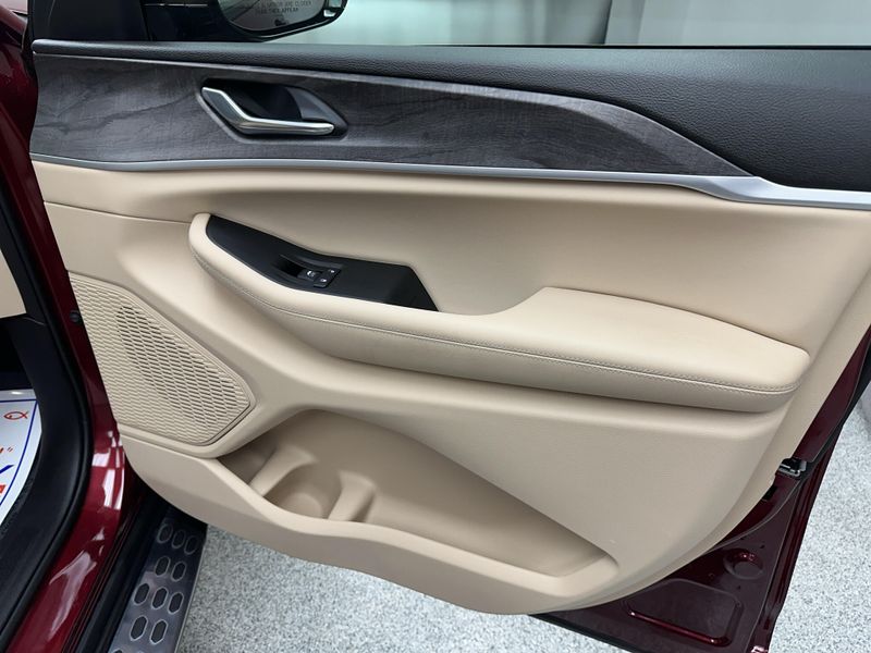 Used 2025 Jeep Grand Cherokee LimitedImage 23