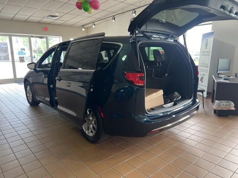 2025 Chrysler Pacifica SelectImage 4
