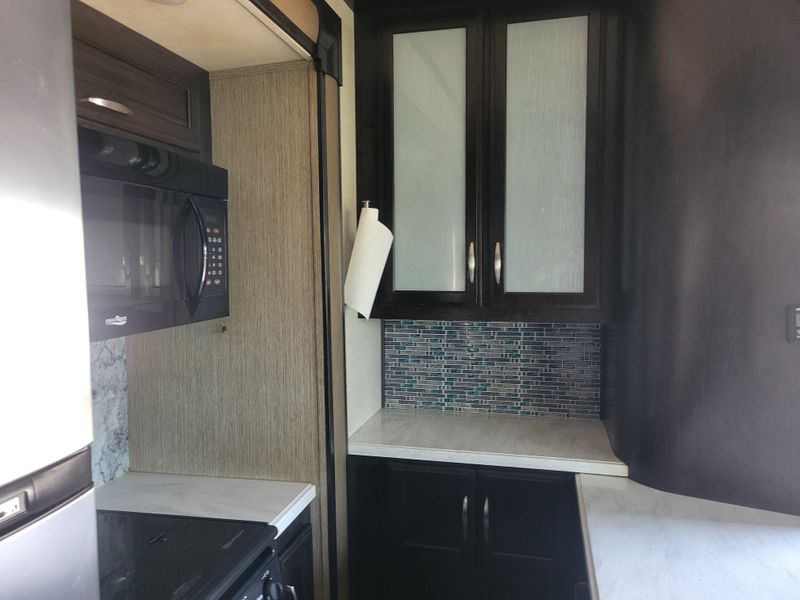 Used 2017 GRAND DESIGN MOMENTUM M- 388M Image 22
