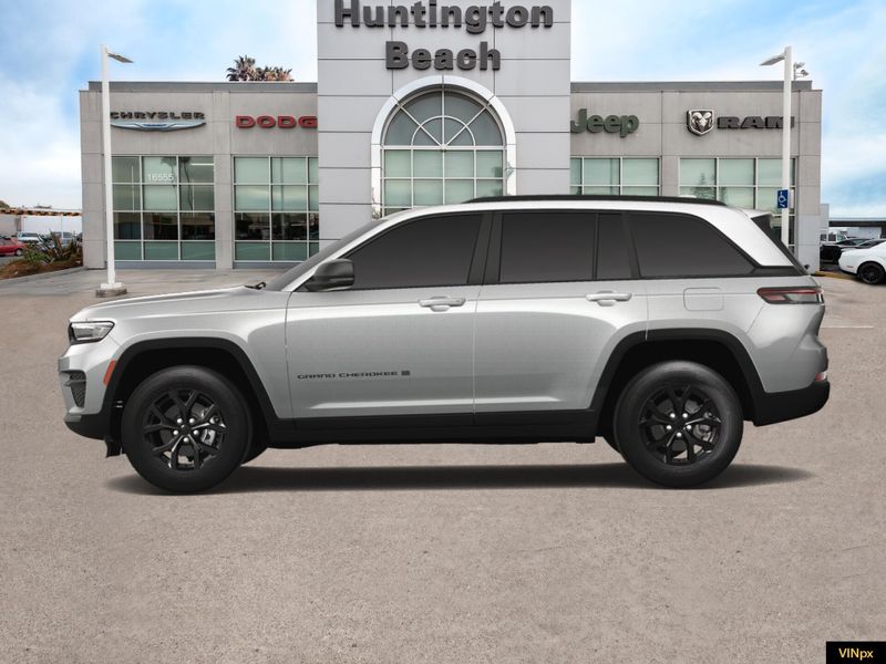 2025 Jeep Grand Cherokee Altitude 4x2Image 3
