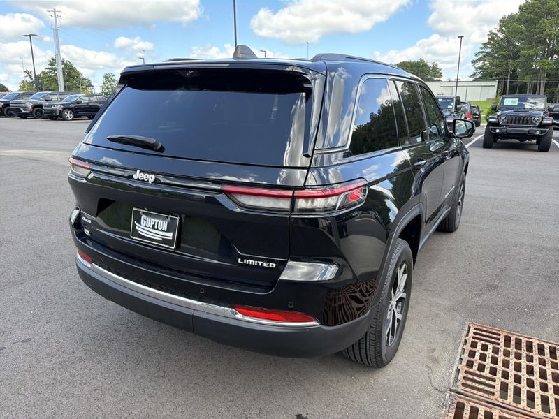 Used 2024 Jeep Grand Cherokee LimitedImage 12