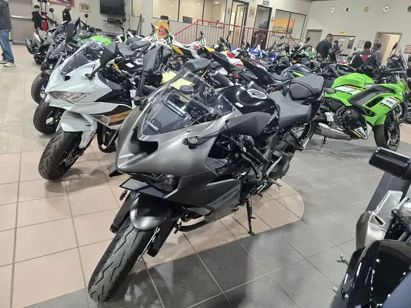 NEW 2026 KAWASAKI NINJA ZX-6R ABS Image 3