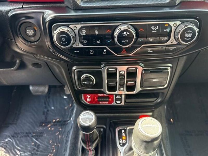 2021 Jeep Gladiator Rubicon photo 17