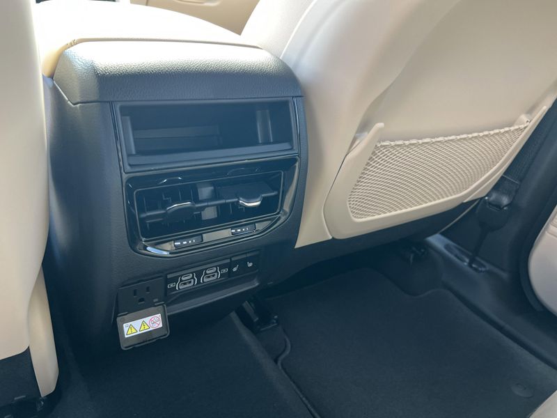 New 2025 Jeep Grand Cherokee Limited 4x4Image 16