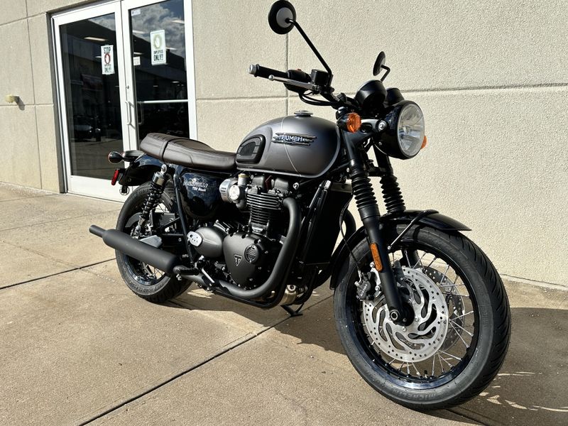 2025 Triumph BONNEVILLE T120 BLACKImage 1