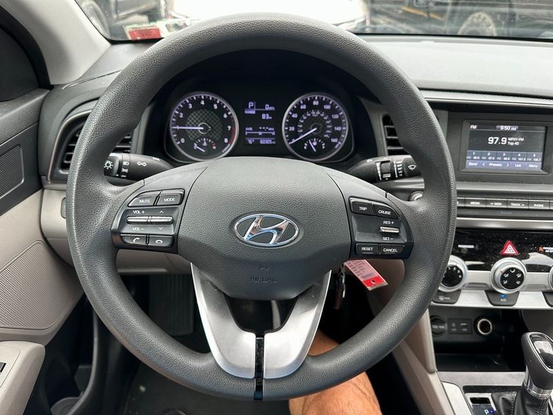 2019 Hyundai Elantra SEImage 2