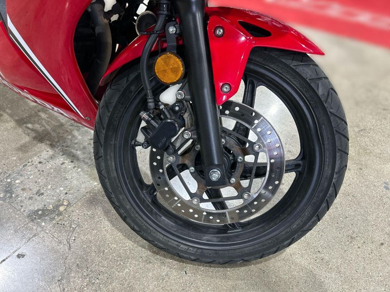 2022 Honda CBR300R Base Image 21