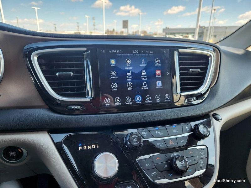 2017 Chrysler Pacifica Touring-L PlusImage 37