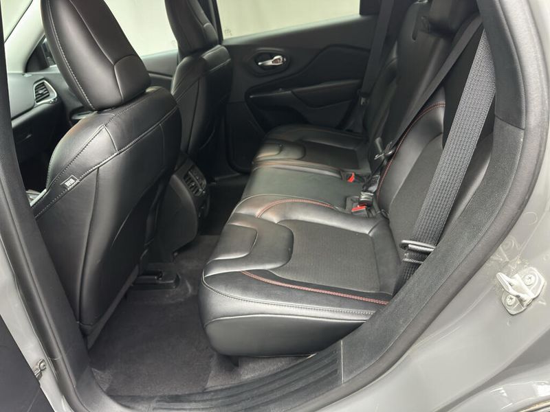 Used 2022 Jeep Cherokee TrailhawkImage 13