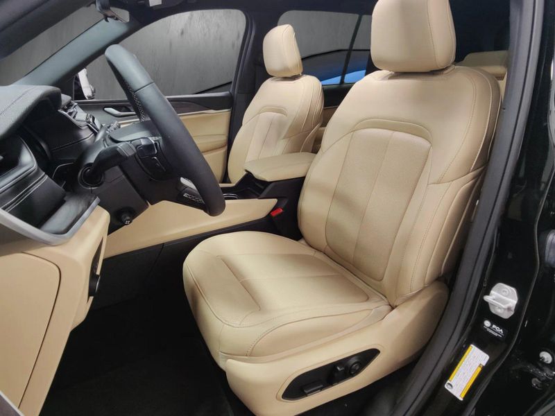 Used 2025 Jeep Grand Cherokee Limited 4X4 w/Luxury Tech IIImage 17