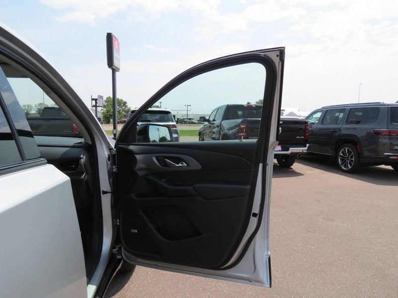 2021 Chevrolet Traverse Premier 4x4 4dr SUVImage 26