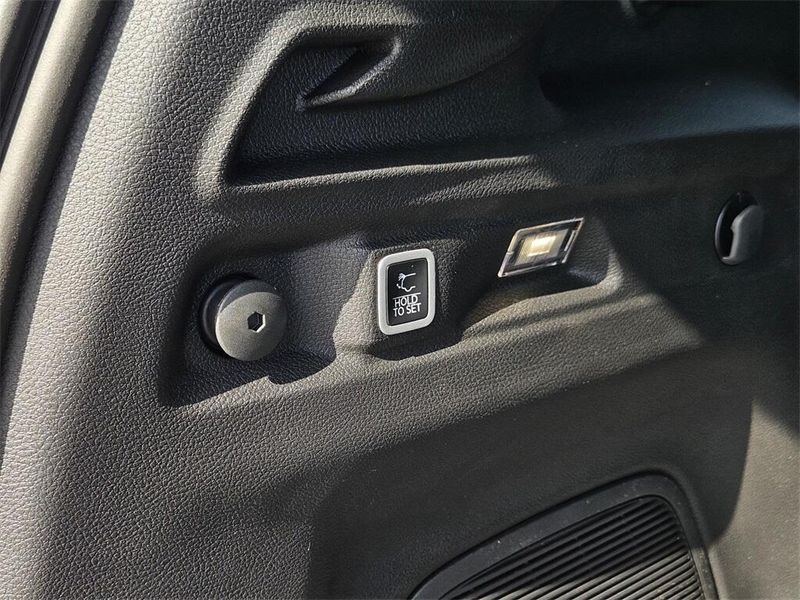 2025 Jeep Grand Cherokee L Limited 4x4Image 9