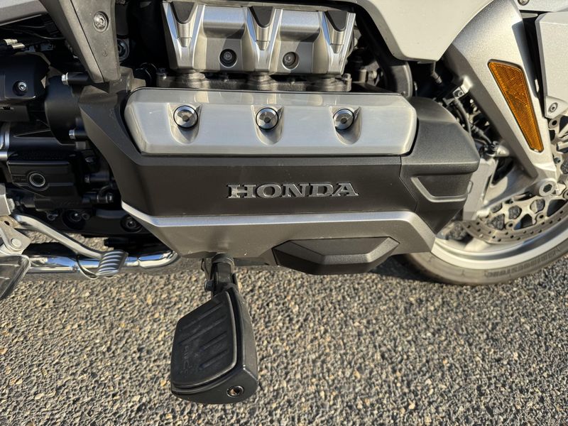 2018 Honda Gold Wing Tour - PEARL WHITE - WITH TRAVEL TRAILER 