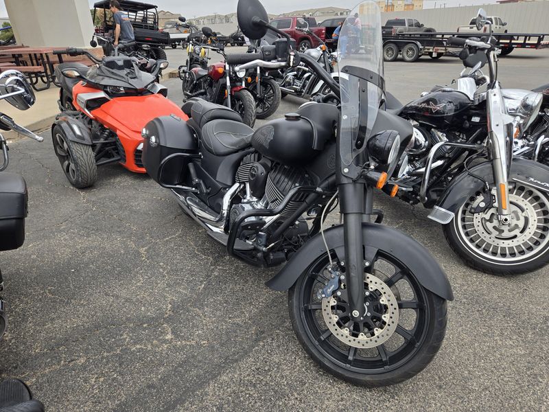 USED 2018 INDIAN MOTORCYCLE SPRINGFIELD DARK HORSE Image 1
