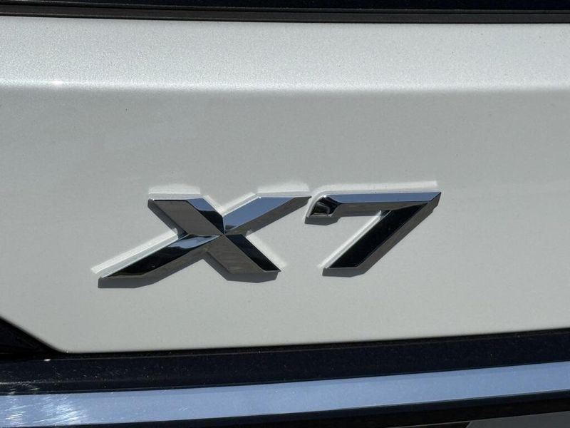 2025 BMW X7 xDrive40iImage 13