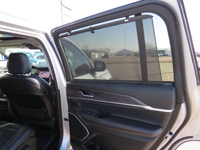 2022 Jeep Grand Cherokee L Limited 4x4 4dr SUVImage 26