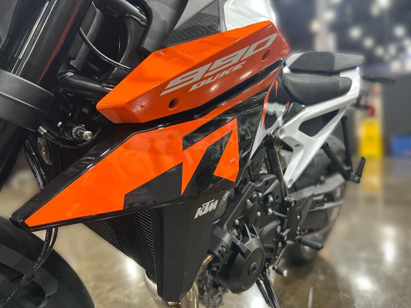 New 2027 KTM 990 DUKE Image 18