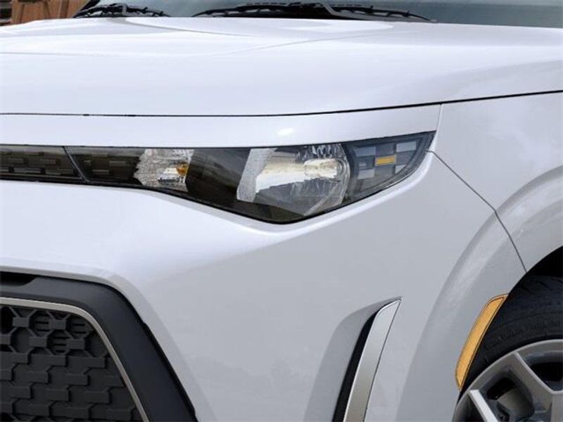 2025 Kia Soul LXImage 10