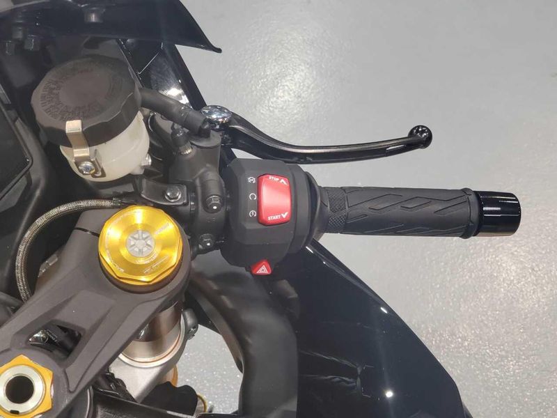 2023 Suzuki GSX-R1000R CA Image 14