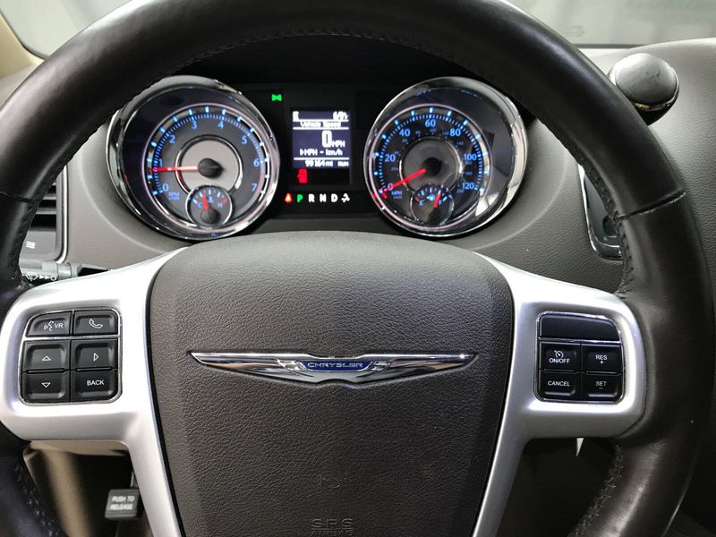 2015 Chrysler Town & Country Touring-LImage 7
