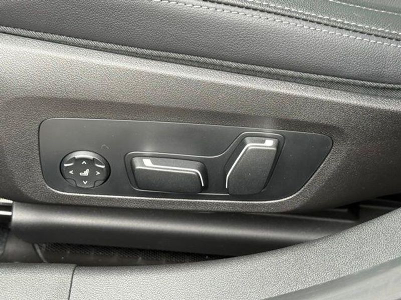 Used 2025 BMW 3 Series 330iImage 20