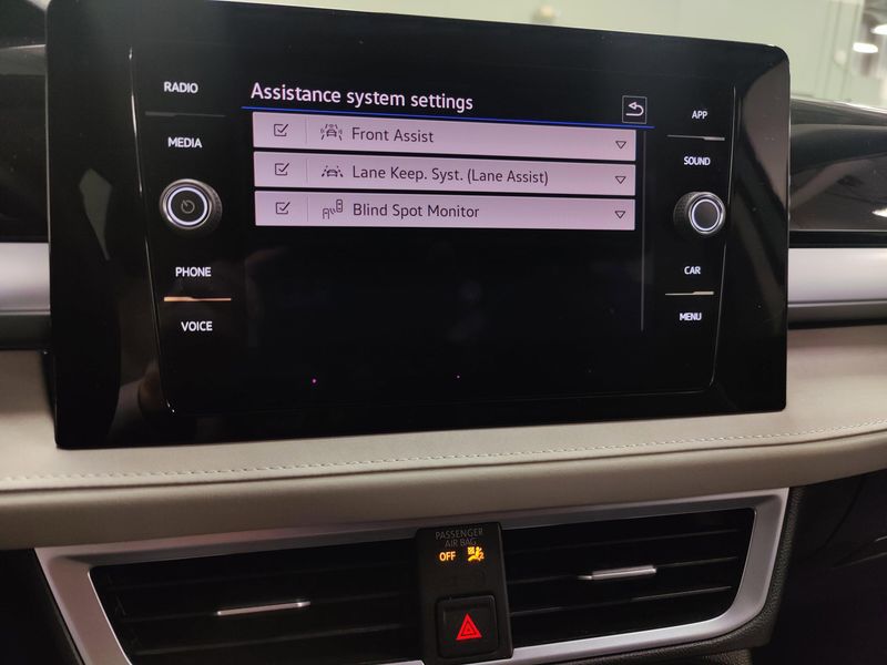 Used 2025 Volkswagen Taos SE 4-Motion AWDImage 6