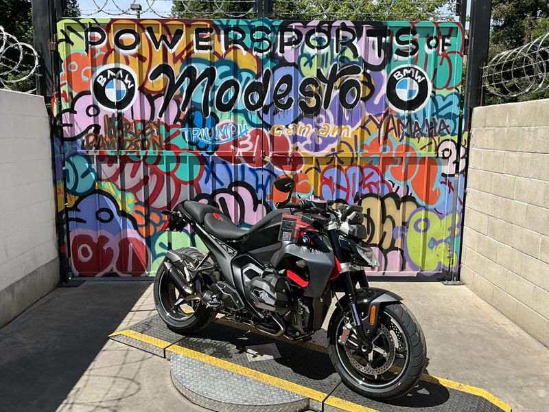 New 2026 BMW R 1300 R Image 2