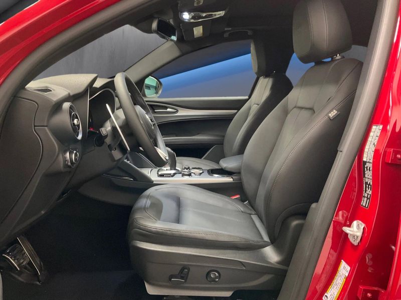New 2025 Alfa Romeo Stelvio AwdImage 4