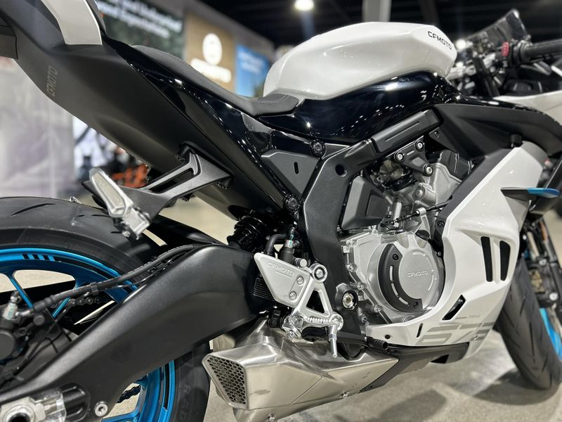 2025 CFMOTO 675SS Image 11