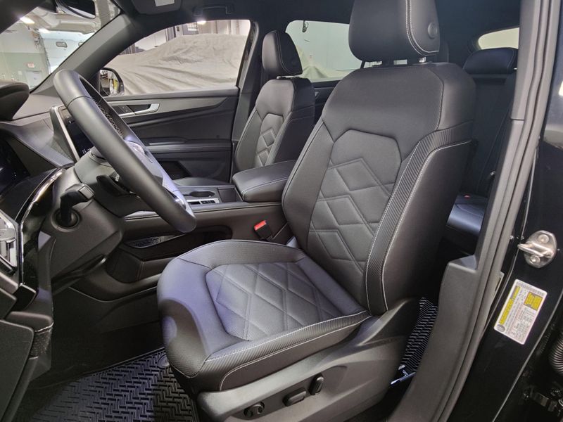 Used 2026 Volkswagen Atlas Cross Sport SE 4-Motion AWDImage 13