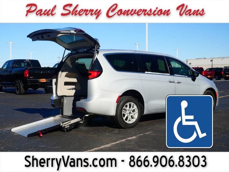 Used 2024 Chrysler Pacifica Touring L