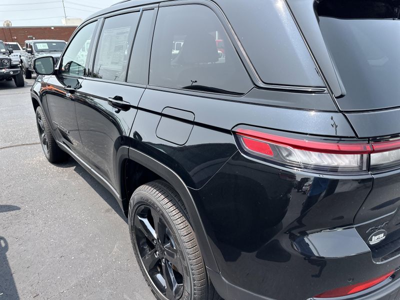 2025 Jeep Grand Cherokee Limited 4x4Image 10