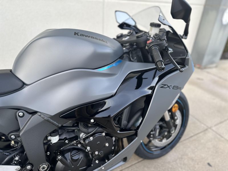 2025 Kawasaki Ninja ZX6RImage 7